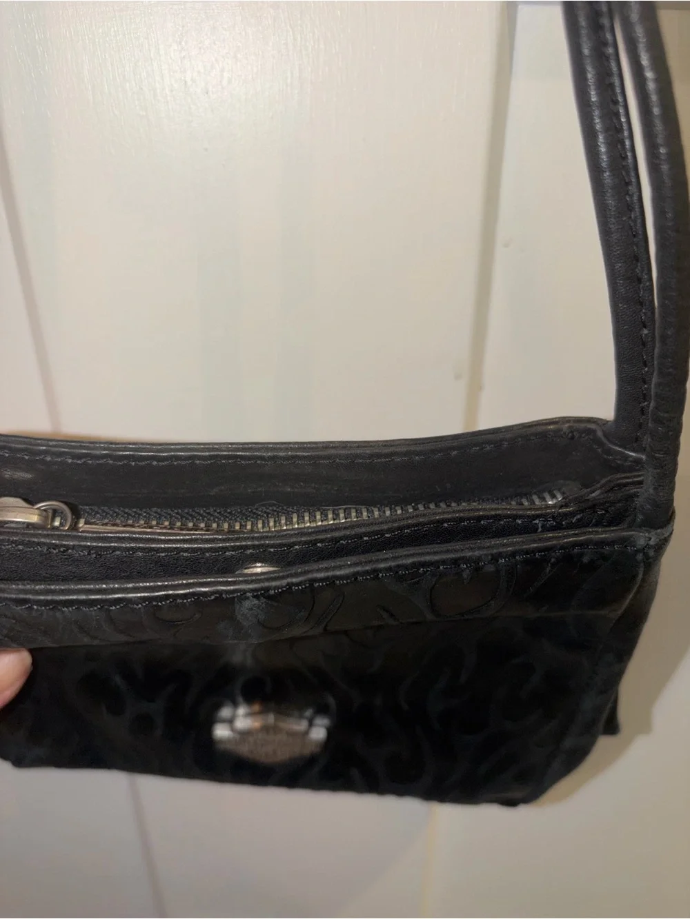 Harley-Davidson Black Leather Shoulder Bag with Flame Embossing - Picture 2 of 2